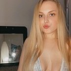 Queen Bee profile picture. Queen Bee is a OnlyFans model from Hawaii.