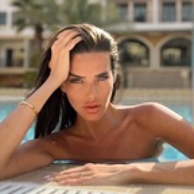 Jennifer   Let’s video call profile picture. Jennifer   Let’s video call is a OnlyFans model from the UK