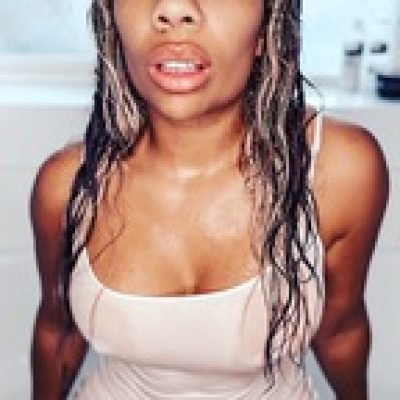 Elle profile picture. Elle is a OnlyFans model from the UK