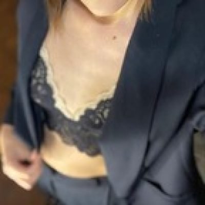 Hibiscus profile picture. Hibiscus is a OnlyFans model from Hawaii.