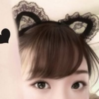 _ profile picture. _ is a OnlyFans model from Japan.