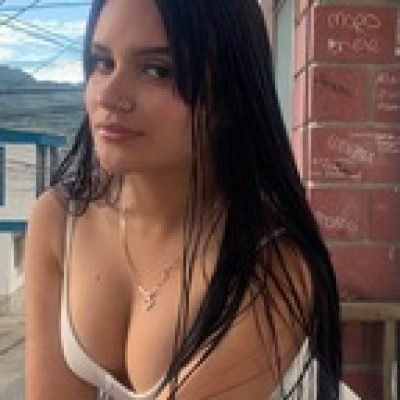 Veronica profile picture. Veronica is a OnlyFans model from France.