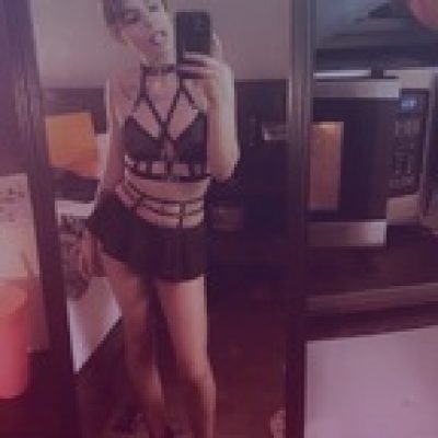 Little bit profile picture. Little bit is a OnlyFans model from iowa.