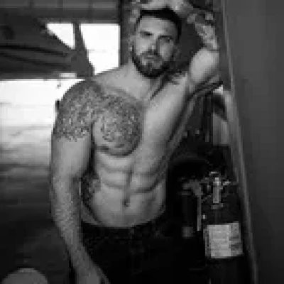 Roberto Guillen profile picture. Roberto Guillen is a OnlyFans model from Ecuador.