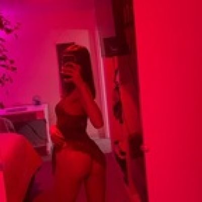 Sophomore Emily profile picture. Sophomore Emily is a OnlyFans model from ohio.