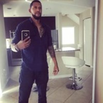 Hot tub profile picture. Hot tub is a OnlyFans model from Greece.