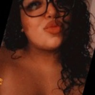 Iesela profile picture. Iesela is a OnlyFans model from Ireland.