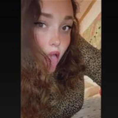 Elle profile picture. Elle is a OnlyFans model from Hawaii.