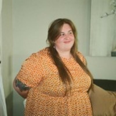 Em profile picture. Em is a OnlyFans model from Portugal.