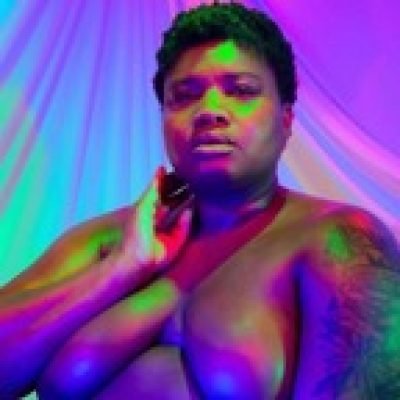 Jessamyn Stanley profile picture. Jessamyn Stanley is a OnlyFans model from South Africa.