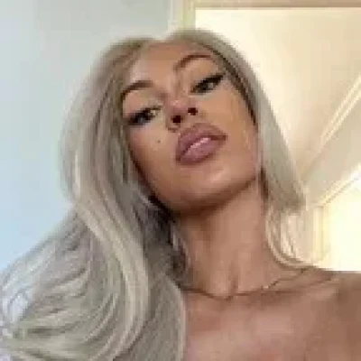 Zashia   Santiago profile picture. Zashia   Santiago is a OnlyFans model from Chile.