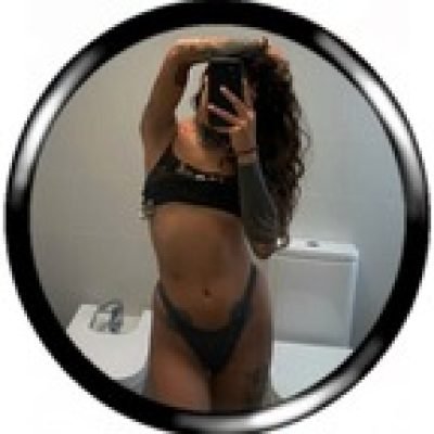 Re profile picture. Re is a OnlyFans model from Peru.