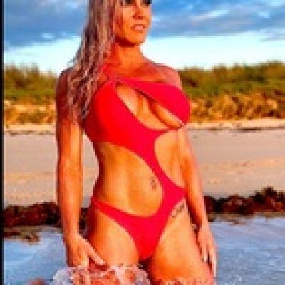 Elle Squires profile picture. Elle Squires is a OnlyFans model from Australia.